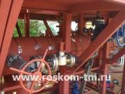 Трехфазный сепаратор - Трехфазный сепаратор является основным технологическим Нефтегазовым оборудованием, применяемым для подготовки природного и попутного нефтяного газов. Конструкцией Трехфазного сепаратора реализованы технологии центробежной очистки газа, основанной на физической центробежной закрутке потока с последующим удалением капельной жидкости и гравитационной, основанной на разности весовых параметров компонентов среды. Трехфазный сепаратор используется для подготовки природного и попутного нефтяного газов в период их добычи и последующих переработки и потребления, а также разделения жидкостной фракции по плотности – на легкую (газовый конденсат, нефть) и тяжелую (вода).